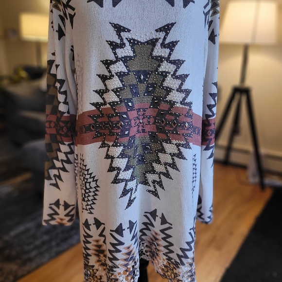 Vocal Aztec Geometric Patterned Long Sleeve Top Size XL - 3X - Picture 4 of 12